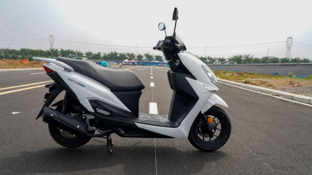 性价比很高的125风冷通勤踏板，9999元VPS125详细测评