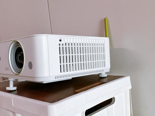 大屏电视投影如何引爆脑暴会议火花？明基E592智能投影机来帮忙